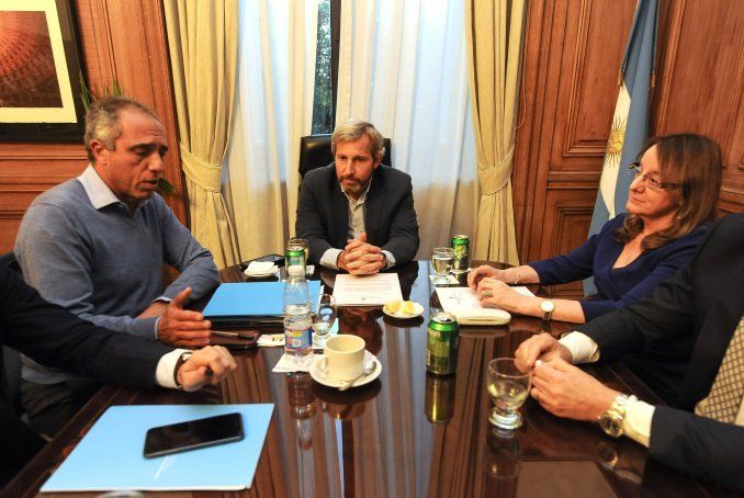 Frigerio y Alicia Kirchner se reunirán para destrabar el conflicto en Santa Cruz