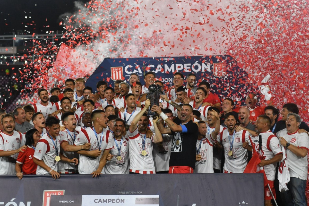 Estudiantes de La Plata, el último campeón de la Copa Argentina, jugará los 32avos de final contra Argentino de Monte Maíz. Estudiantes de La Plata, el último campeón de la Copa Argentina, jugará los 32avos de final contra Argentino de Monte Maíz.