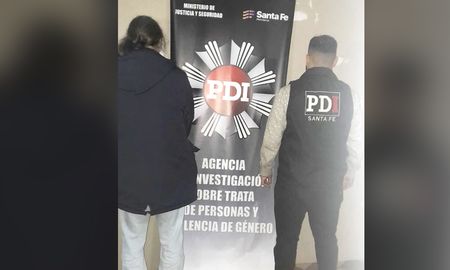 La división de Trata de Personas y Violencia de Género de la Policía de Investigaciones (PDI) detuvo al sospechoso de haber quemado a su expareja con ácido en Rosario. La división de Trata de Personas y Violencia de Género de la Policía de Investigaciones (PDI) detuvo al sospechoso de haber quemado a su expareja con ácido en Rosario.