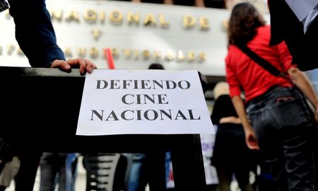 Los representantes del cine de Santa Fe se manifestaron en contra de la represión en las protestas frente al Incaa. Los representantes del cine de Santa Fe se manifestaron en contra de la represión en las protestas frente al Incaa.