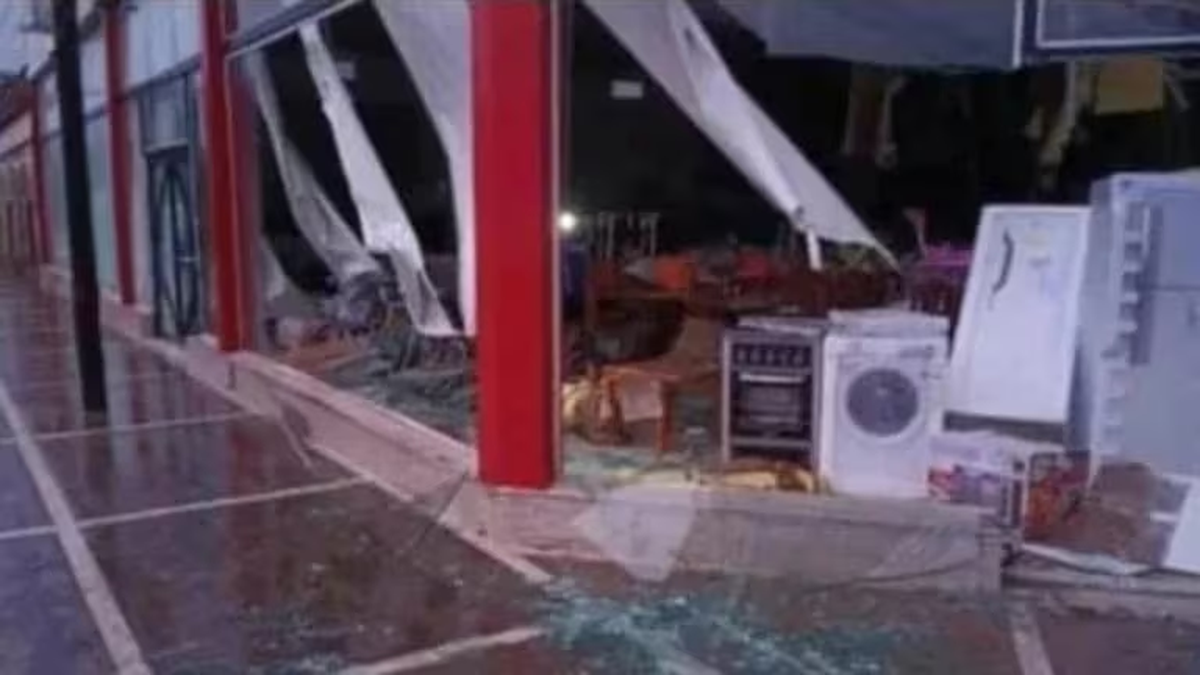 Las secuelas del tornado en Bella Vista. Las secuelas del tornado en Bella Vista.