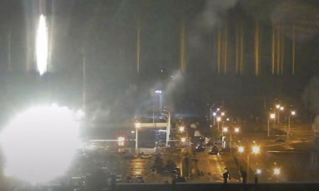 La central nuclear de Zaporiyia se incendió tras un bombardeo. La central nuclear de Zaporiyia se incendió tras un bombardeo.