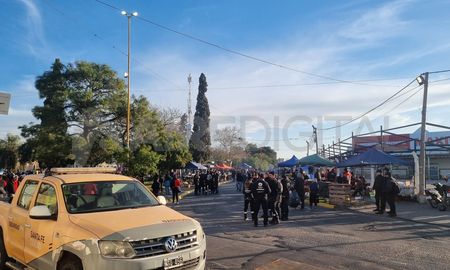Un amplio grupo de parrilleros, notan la caída de las ventas en los partidos de Colón y por esto se reunirán con autoridades locales, para plantear reubicarse. Un amplio grupo de parrilleros, notan la caída de las ventas en los partidos de Colón y por esto se reunirán con autoridades locales, para plantear reubicarse.