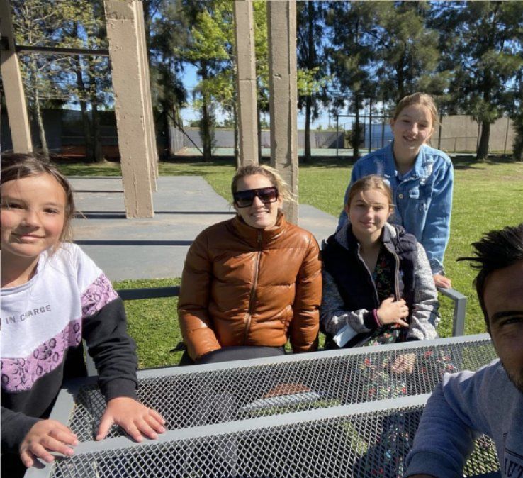 Mica Viciconte y Fabián Cubero compartieron fotos de su escapada con las hijas del exfutbolista