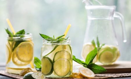 La limonada es una opción ideal para una bebida casera y saludable. La limonada es una opción ideal para una bebida casera y saludable.