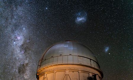 El Universo desde el telescopio Víctor M. Blanco es un telescopio de 4 metros de apertura ubicado en el Observatorio Interamericano del Cerro Tololo, en Chile. El Universo desde el telescopio Víctor M. Blanco es un telescopio de 4 metros de apertura ubicado en el Observatorio Interamericano del Cerro Tololo, en Chile.