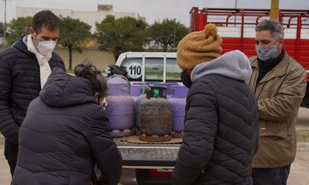 Franco Ponce de León afirmo que la venta de garrafas a precio diferenciado continuará por lo menos hasta que pase la etapa invernal. Franco Ponce de León afirmo que la venta de garrafas a precio diferenciado continuará por lo menos hasta que pase la etapa invernal.