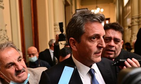 Sergio Massa en la previa al tratamiento de su renuncia en la Cámara de Diputados. Sergio Massa en la previa al tratamiento de su renuncia en la Cámara de Diputados.