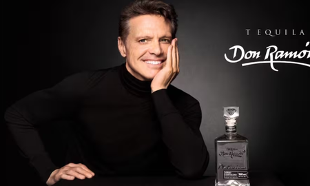 Cuánto sale el tequila de Luis Miguel, la bebida premium con la que el “Sol de México” ganó premios internacionales Cuánto sale el tequila de Luis Miguel, la bebida premium con la que el “Sol de México” ganó premios internacionales