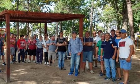 Los empleados municipales se concentraron para reclamar el pago de los sueldos. Los empleados municipales se concentraron para reclamar el pago de los sueldos.