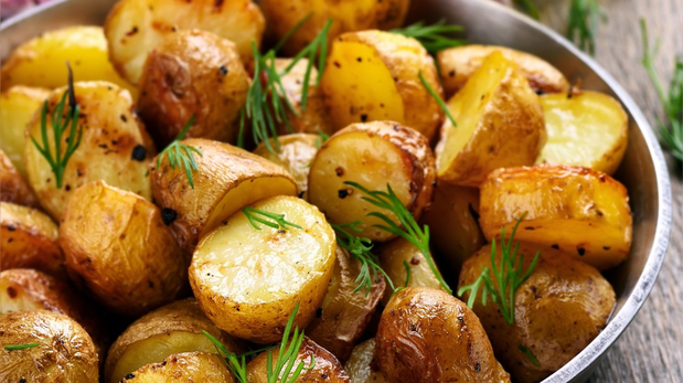 Papas al horno crocantes con romero: la receta para que te salgan perfectas