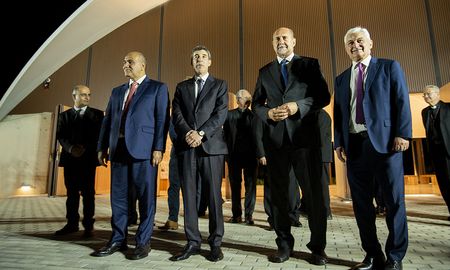 El jefe de Gabinete, Juan Manzur; Alejandro Simón, Ceo de Sancor; el gobernador Omar Perotti y Alfredo Panella, presidente de Sancor. El jefe de Gabinete, Juan Manzur; Alejandro Simón, Ceo de Sancor; el gobernador Omar Perotti y Alfredo Panella, presidente de Sancor.