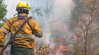 Epuyén: contienen el 80% del incendio forestal y advierten riesgo extremo en la Patagonia