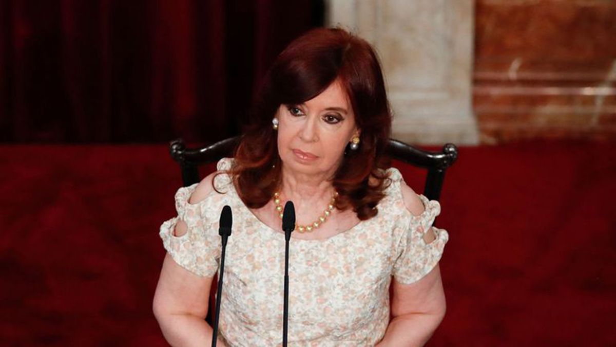 Cristina Kirchner se solidarizó con el senador Esteban Bullrich tras conocer su diagnóstico.