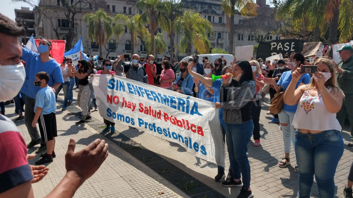 Los manifestantes se congregaron en la plaza de Mayo