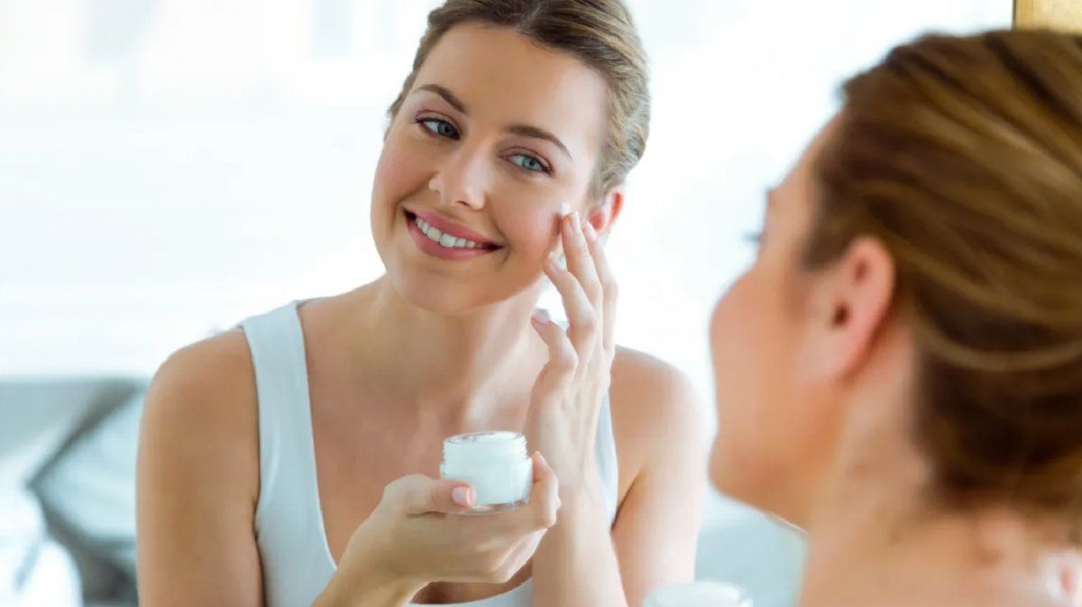 Ambas vitaminas aportan un extra de hidratación y luminosidad, debido a sus grandes beneficios, por ello además de incluirlas en la dieta.