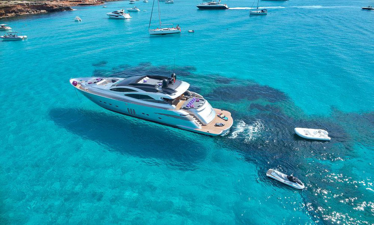 Shalimar II. El yate en el que vacionan Messi y Roccuzzo. 