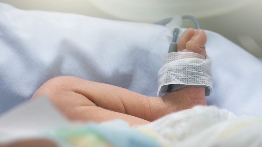 Bebé de 14 semanas despertó del coma y emocionó a todos