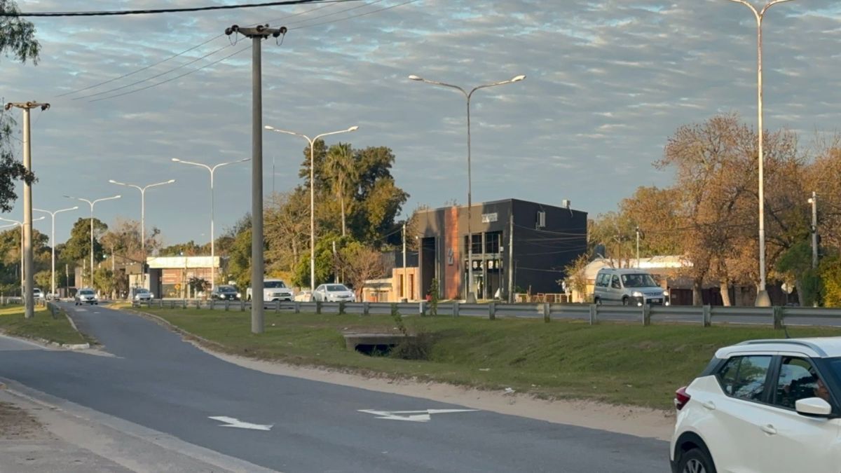 Colastiné Norte se ubica a la vera de la Ruta Provincial N° 1. Colastiné Norte se ubica a la vera de la Ruta Provincial N° 1.