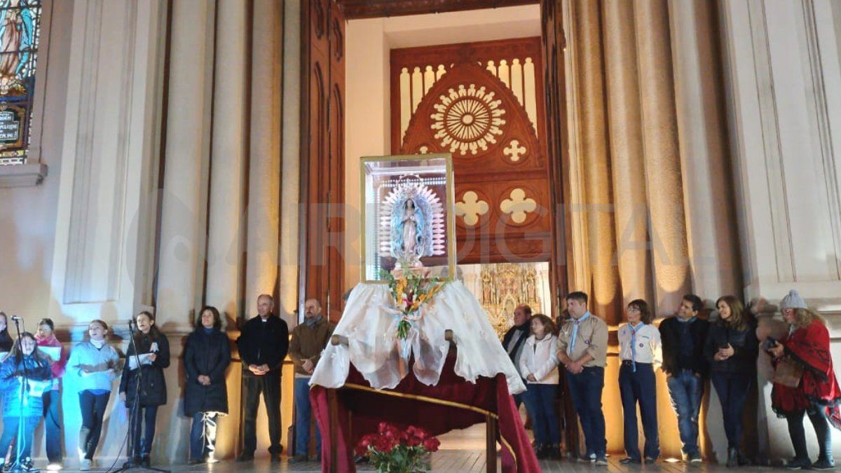 Los fieles se emocionaron al ver la imagen de la Virgen de Guadalupe que por primera vez en 41 años fue expuesta en la explanada de la Basílica.