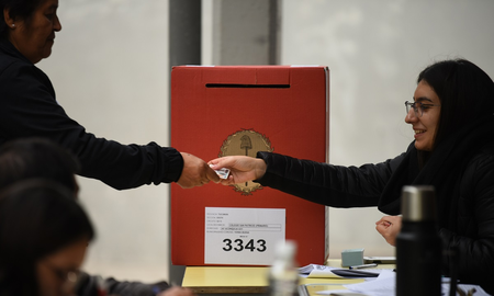 Las elecciones Primarias, Abiertas Simultáneas y Obligatorias (PASO) serán el 13 de agosto próximo, pero el escenario electoral comienza a definirse 60 días antes. Las elecciones Primarias, Abiertas Simultáneas y Obligatorias (PASO) serán el 13 de agosto próximo, pero el escenario electoral comienza a definirse 60 días antes.