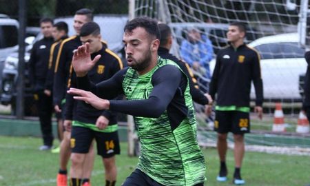 El volante de Mineiro sería uno de los pretendidos por Azconzábal para reforzar la mitad de la cancha, tras la llegada de Leyes. El volante de Mineiro sería uno de los pretendidos por Azconzábal para reforzar la mitad de la cancha, tras la llegada de Leyes.