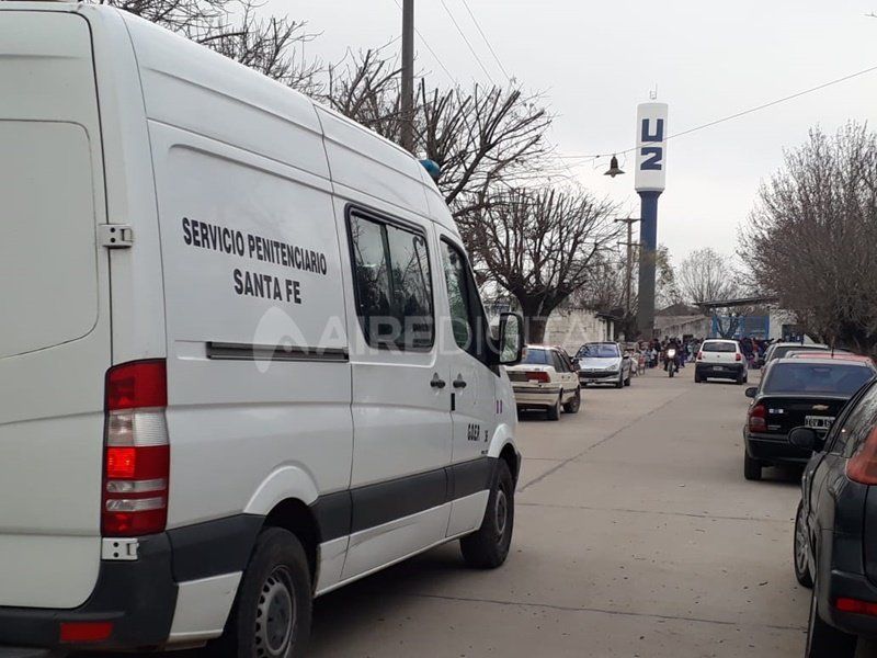 Penal de Las Flores: queman colchones por una confusión en los turnos de visitas