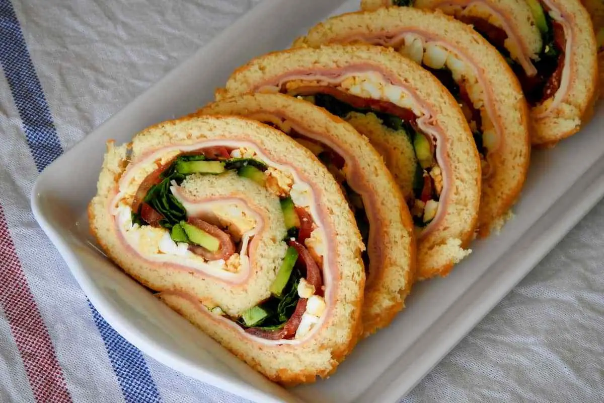 La masa de pionono sin TACC es versátil y muy sencilla de hacer. La masa de pionono sin TACC es versátil y muy sencilla de hacer. 