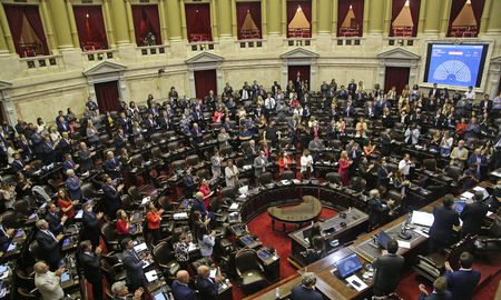 La Cámara de Diputados aprobó el acuerdo con el FMI tras una larga sesión. La Cámara de Diputados aprobó el acuerdo con el FMI tras una larga sesión.