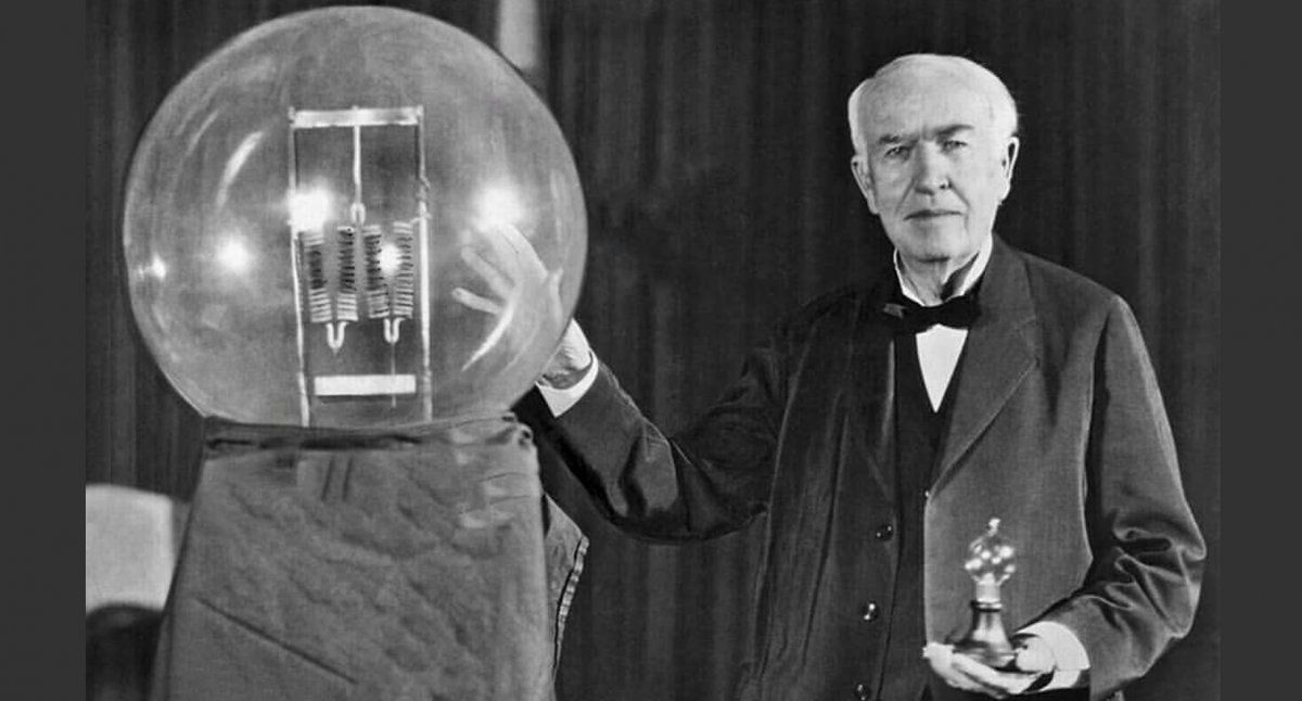 Efemérides del 21 de octubre: un día como hoy Thomas Edison logra mantener encendida su primera lámpara eléctrica durante dos días