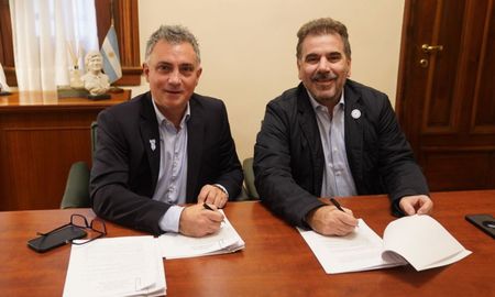 La Libertad Avanza y el PRO formalizaron este mediodía el acuerdo electoral en la provincia de Buenos Aires. La Libertad Avanza y el PRO formalizaron este mediodía el acuerdo electoral en la provincia de Buenos Aires.