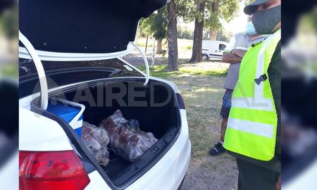 Los uniformados detectaron que dentro de una bolsa de papas había algo extraño. Requisaron y encontraron el importante cargamento. Los uniformados detectaron que dentro de una bolsa de papas había algo extraño. Requisaron y encontraron el importante cargamento.