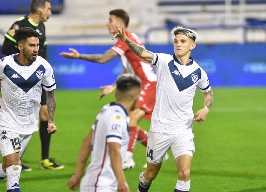 Vélez se floreó ante Unión y volvió a ganar por goleada en el Torneo de la Liga Profesional.