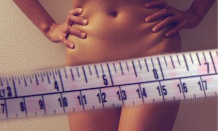 La restricción de la ingesta energética en relación a las necesidades corporales es una de las características de la anorexia nerviosa. La restricción de la ingesta energética en relación a las necesidades corporales es una de las características de la anorexia nerviosa.