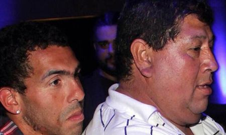 Carlos Tévez junto a Segundo, su padre. Carlos Tévez junto a Segundo, su padre.