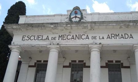 Frente de la ex Escuela de Mecánica de la Armada, donde funcionó un centro clandestino de detención en la última dictadura militar argentina. Frente de la ex Escuela de Mecánica de la Armada, donde funcionó un centro clandestino de detención en la última dictadura militar argentina.