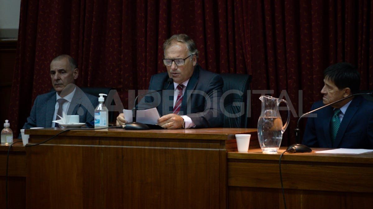 El tribunal estuvo conformado por Sergio Carraro (centro)