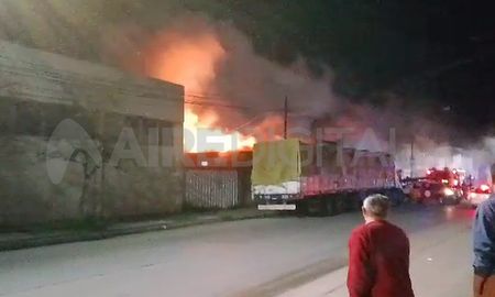Imágenes del incendio en Estanislao Zeballos al 4600. Imágenes del incendio en Estanislao Zeballos al 4600.
