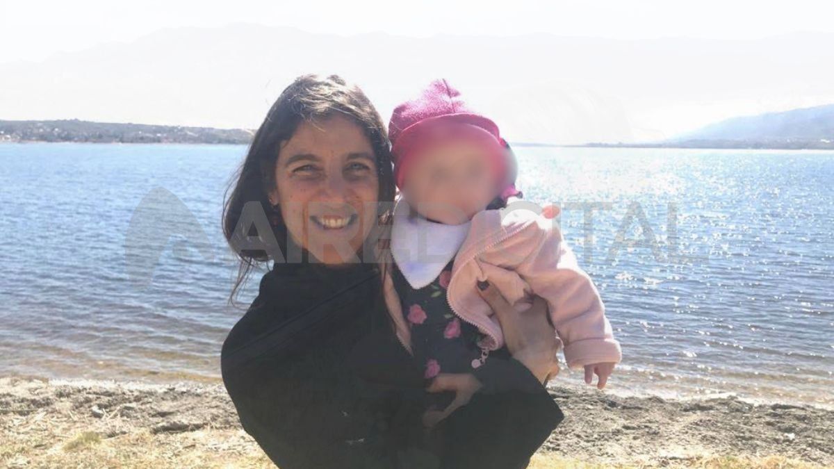 Pasaron siete años hasta que, con solo seis meses, su hija llegó a su vida, y Soledad a la de ella. “Hoy sé que fue un gran acierto”, cuenta. Pasaron siete años hasta que, con solo seis meses, su hija llegó a su vida, y Soledad a la de ella. “Hoy sé que fue un gran acierto”, cuenta.
