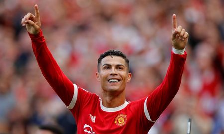 CR7 marcó un doblete en su vuelta al Manchester United. CR7 marcó un doblete en su vuelta al Manchester United.