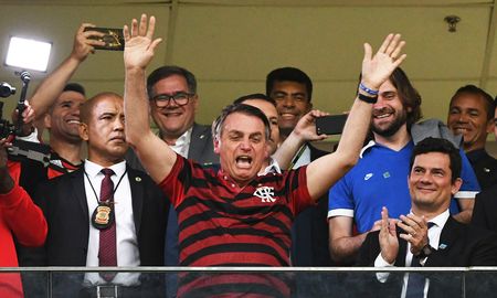 Jair Bolsonaro presenció la final de la Copa Libertadores 2019 entre Flamengo y River en Lima, Perú. Jair Bolsonaro presenció la final de la Copa Libertadores 2019 entre Flamengo y River en Lima, Perú.