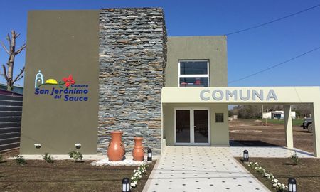 Delincuentes robaron una suma cuantiosa de dinero del interior de la comuna. Delincuentes robaron una suma cuantiosa de dinero del interior de la comuna.
