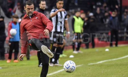 Yllana probó todo y no hubo caso: este jueves se conoció que dejó de ser el entrenador de Colón y se fue el sexto, en un año y medio.