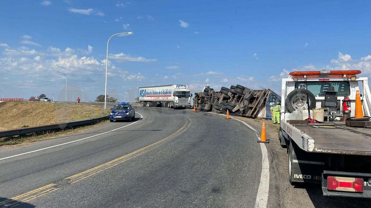 La policía de Seguridad Vial trabajó en la zona para ordenar el tránsito.