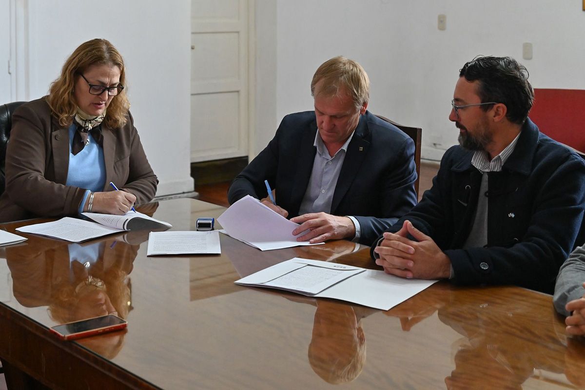 La Provincia de Santa Fe y la UTN implementarán de un plan de mantenimiento en hospitales públicos. La Provincia de Santa Fe y la UTN implementarán de un plan de mantenimiento en hospitales públicos.