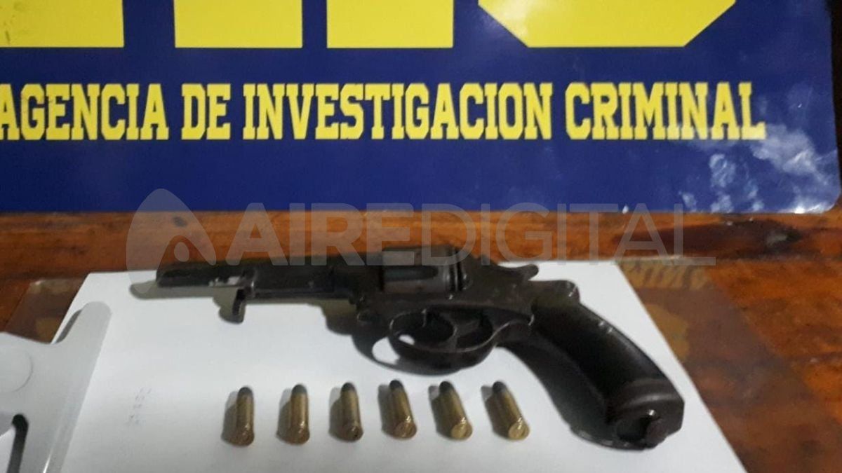 Incautaron un arma de fuego y municiones