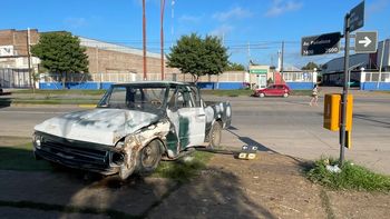 Un hombre de 73 años que manejaba su camioneta está grave tras protagonizar un accidente en el norte de la ciudad de Santa Fe.