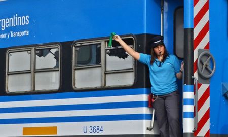 El ministro de Transporte anunció que las mujeres tendrán lugar en los cargos de operación en los trenes de carga. Además presentó un vagón para las víctimas de violencia de género. El ministro de Transporte anunció que las mujeres tendrán lugar en los cargos de operación en los trenes de carga. Además presentó un vagón para las víctimas de violencia de género.