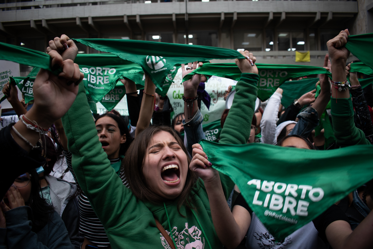 Argentina estableció la despenalización del aborto terapéutico y por causa de violación desde 1921, y estableció el derecho al aborto gratuito y asistido médicamente, por Ley 27.610 del 30 de diciembre de 2020.