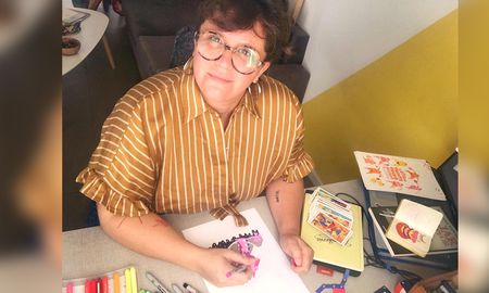 Lucía Seisas, la artista detrás del papel, los colores y los dibujos. Lucía Seisas, la artista detrás del papel, los colores y los dibujos.